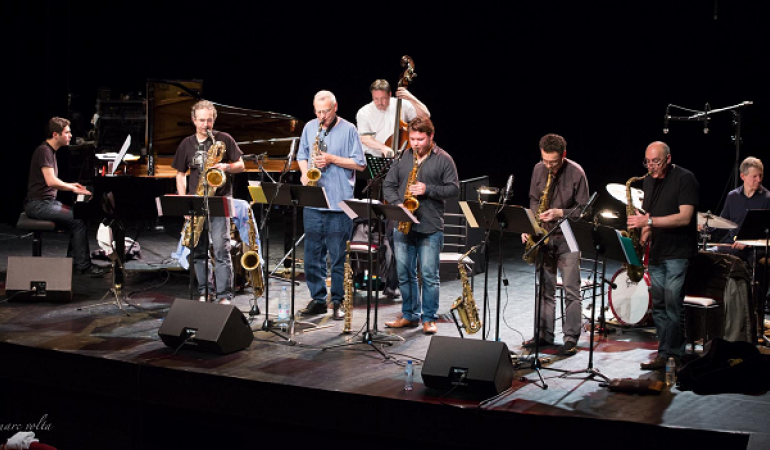 Huit musiciens sur les ondes de Radiosax