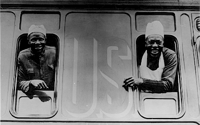 Woody Guthrie, Pete Seeger, Jello Biafra, Jay and The Cooks… chantent Old Joe Clark !