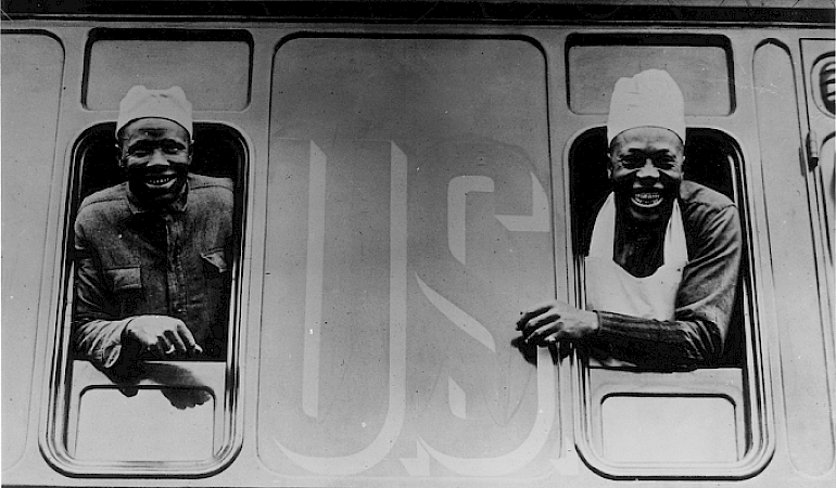 Woody Guthrie, Pete Seeger, Jello Biafra, Jay and The Cooks… chantent Old Joe Clark !