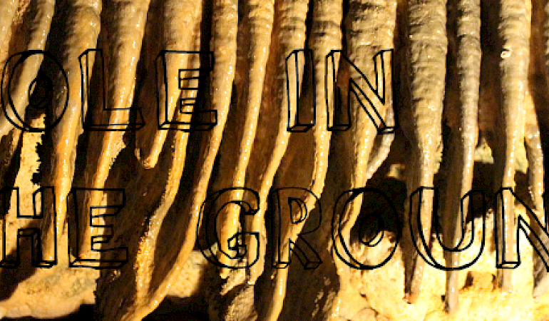 « Être une Taupe » vs « A Mole In the Ground »